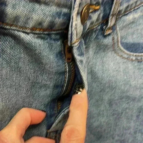 Miami Medium Wash Raw Hem Mini Skirt Size Medium - Picture 3 of 7